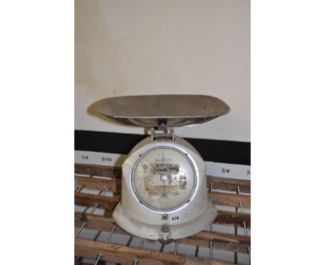 A SET OF VINTAGE SALTER GROCERS SCALES Imperial weight measurement height 38cm (this lot is located at another location so se