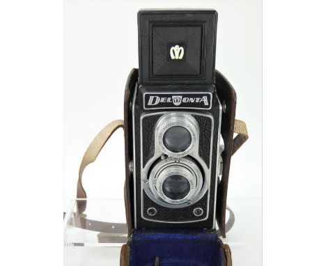 Vintage Del Monta TLR camera with Pluscanar lenses, in leather case. Excelllent condition.