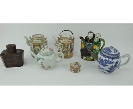 5 x 18th/19th century Chinese porcelain teapots including a blue and white example with silver spout, a lacquer tea caddy and