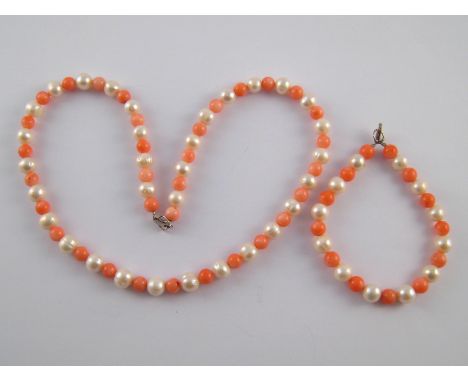 A freshwater pearl and pink bead bracelet and necklace, pearls approx 7.8mm diameter.