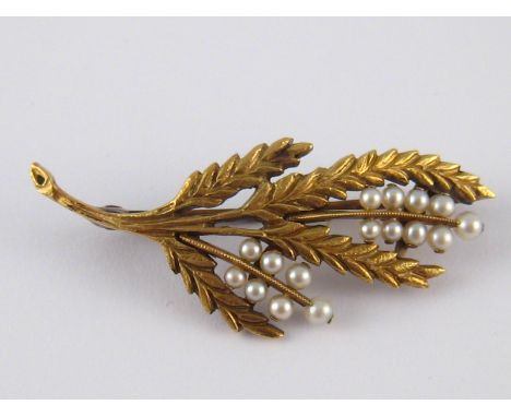 A 15 carat gold (pin untested) seed pearl brooch, approx 4.5cm, 5.2 gms.
