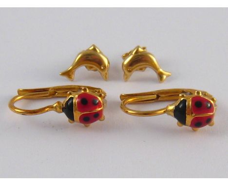 Two pairs of yellow metal (tests 18 carat gold) earrings, the largest with enamel ladybirds measuring approx. 1.5cm, gross we