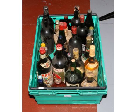 A box of alcohol to include Dimple Scotch Whisky, Glenmorangie 10 year old single malt, Creme De Menthe and Ruby Port etc. 