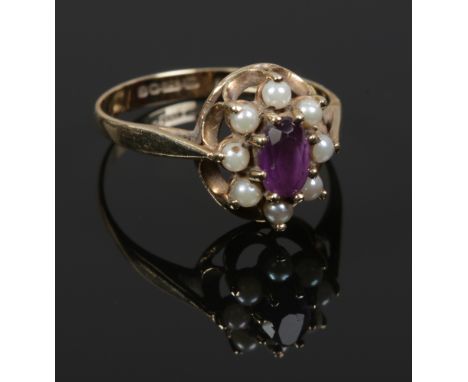 A 9ct gold amethyst and seed pearl cluster ring. Size N. 