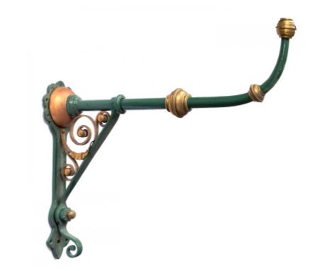 AN EARLY 20TH CENTURY WROUGHT IRON LAMP BRACKET, 70CM PROJECTION