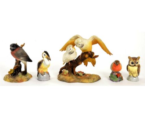 FOUR ROYAL CROWN DERBY MODELS OF BIRDS, INCLUDING A GROUP AND A ROYAL WORCESTER ROBIN, VARIOUS SIZES, PRINTED MARKS