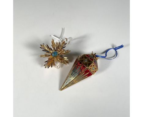 Handcrafted pair of ornaments featuring the Royale Ashbourne Cone with an elongated shape and the Gold Snowflake with a brigh