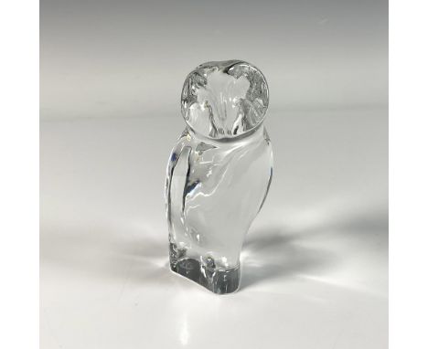 Clear crystal owl figurine with an elegant shape. Baccarat backstamp on the bottom. Dimensions: 2.5"L x 2"W x 4.25"HManufactu