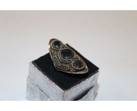 A white metal onyx set ring