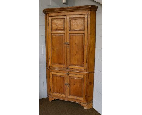 A George III pine floor standing corner cupboard, with raised and fielded panel doors, approx 120cm by 75cm by 216cmStructura