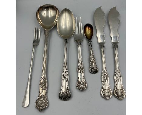 Silver cutlery to include two fish knives, Sheffield 1912, maker walker and Hall, pickle fork, Sheffield 1945,maker Robert’s 