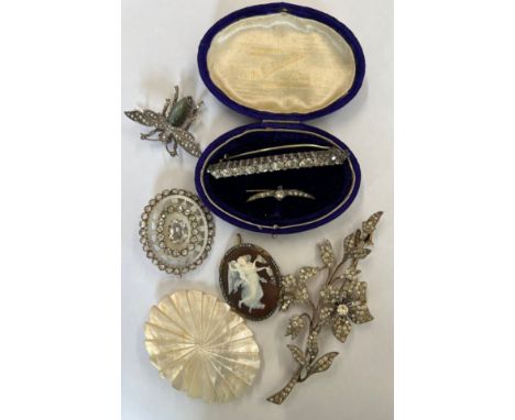 Victorian and Edwardian jewellery to include hallmarked silver crescent brooch, floral brooch marked 900 12cm l, carved shell