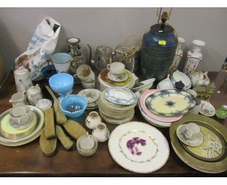 A mixed lot to include a German table lamp, Royal Worcester Chamberlain, a Japanese vase and other items 