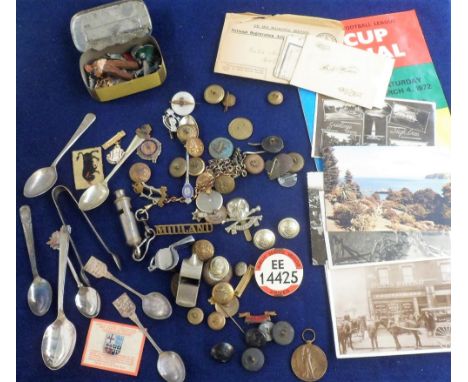 Collectables, a qty. of mixed items to include military buttons and cap badges e.g. King's Crown 23rd Hussars cap badge, 17th