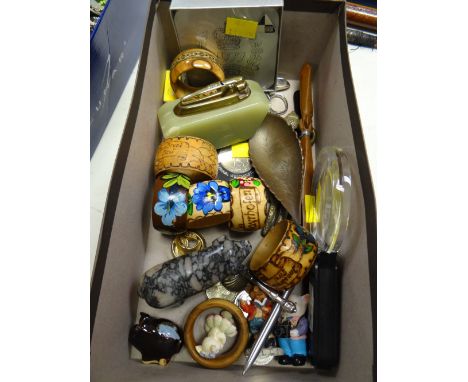 Box of mixed collectables including commemorative coins, onyx table lighter, jubilee coasters etc