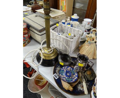 A vintage short brass Corinthian lamp & metalware items E/T