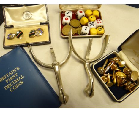 Parcel of collectables including military spurs, Welch Regiment enamel & 9ct gold cufflinks & others