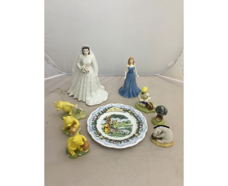 A quantity of ceramics to inc Royal Doulton Winnie the Pooh figures, a boxed  Royal Worcester figurine and a boxed Doulton la