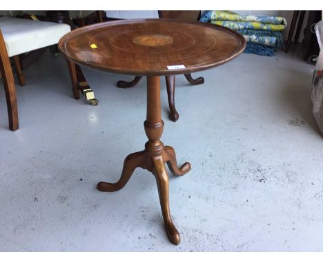 Mahogany inlaid top occasional table on tripod base, 50cm in diameter, 61cm in height