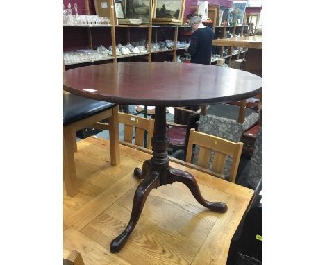 Georgian mahogany circular wine table on tripod base, 82cm in diameter, 69cm in height 