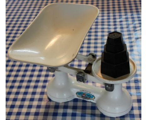 SET OF ENAMEL SCALES AND WEIGHTS