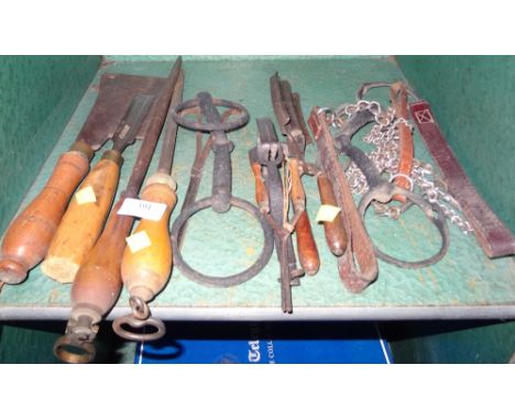 QUANTITY OF COLLECTIBLES INCLUDING CHISEL, KNIFE SHARPENERS, HORSE BITS ETC