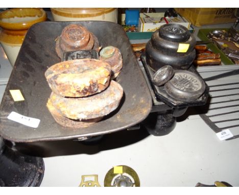 SET OF BALANCE SCALES AND VARIOUS WEIGHTS