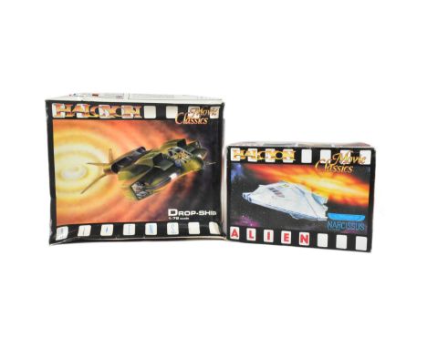 Alien - x2 vintage 1990s Halcyon ' Movie Classics ' ( Alien &amp; Aliens ) plastic model kits comprising a 1/72 scale Drop-sh