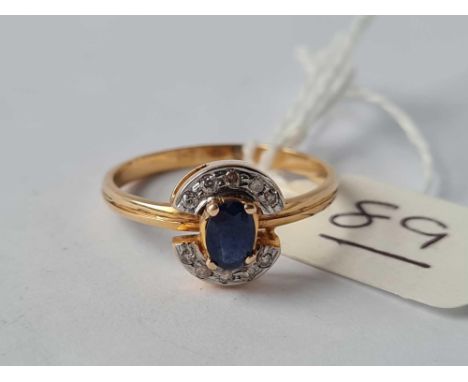 A MATCHING SAPPHIRE AND DIAMOND CLUSTER RING 18CT GOLD SIZE R - 2.6 GMS 