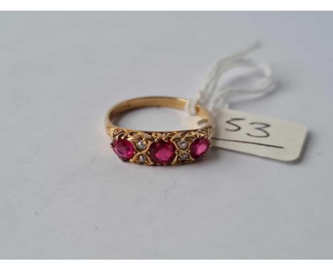 A GOOD QUALITY RUBY AND DIAMOND VICTORIAN THREE STONE RING 18CT GOLD SIZE S - 4 GMS 