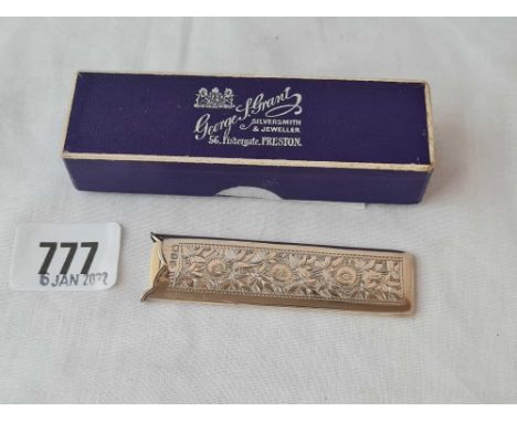 A well  engraved late Victorian child's comb and case, Bham 1899, by A &amp; L, 3" long