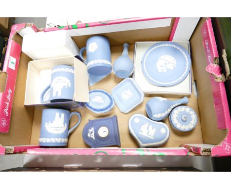 Wedgwood jasper ware to include tankards, boxed plate, dipped blue mantle clock, lidded boxes etc ( 1 tray) 