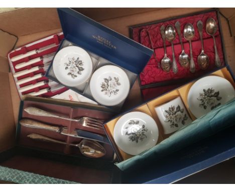 Cased Silver plated and stainless steel cuttlery sets together with boxed Royal Worcester Pin dishes etc (1 tray) 