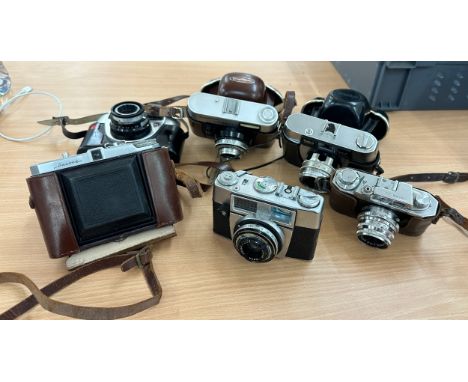 Selection of vintage cameras to include Halina paulette, Regula Sprinty etc- untested 
