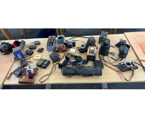 Selection of vintage cameras to include Praktica, Vivitar, Vado etc, untested