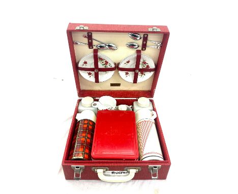 Vintage cased complete picnic set 