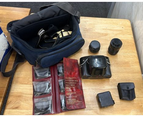Selection of cameras includes Praktica slr 35m, minolta flash, tete converter x2 carl zeis jena ddr lens and drd lens, hunter