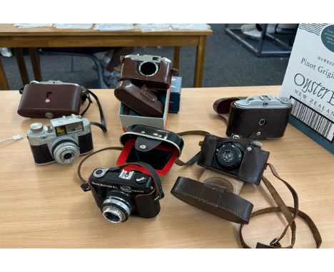 Selection of vintage cameras to include Boots Beirette B.L., Atlas etc - untested 