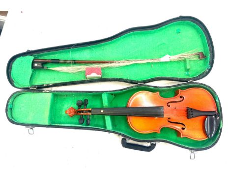 &nbsp;Vintage Skylark 1/16 Violin with bow and Original case