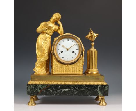 Frankrijk, vuurvergulde pendule 'Astronomie', ontwerp Jean-André Reiche, Empire, circa 1810; Uurwerk uitgevoerd met gaand- en
