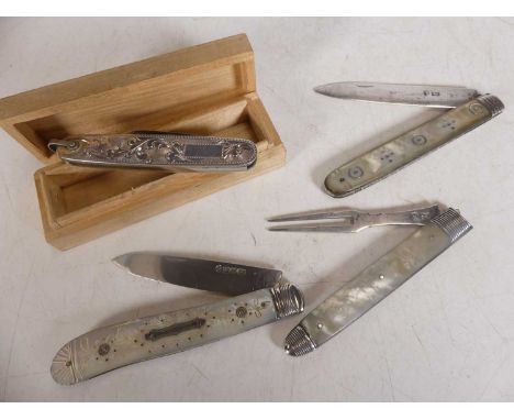 An early 20th century silver mounted pocket knife, having foliate engraved decoration, vacant cartouche, two folding steel bl