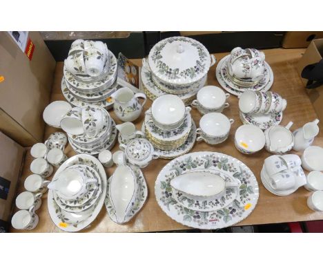 A collection of dinnerware, to include a Royal Worcester Lavinia pattern dinner service, Wedgwood Beaconsfield, Ice-Rose and 