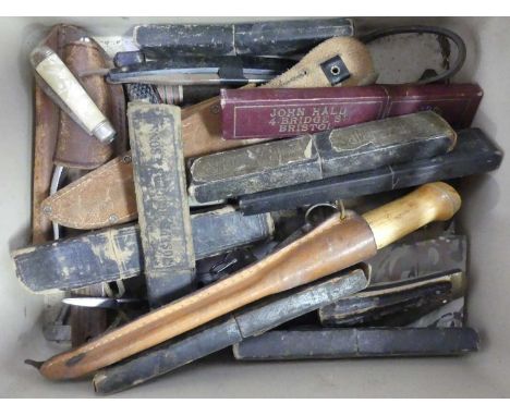 A collection of knives to include horn handled pocket knives, hunting knives, etc