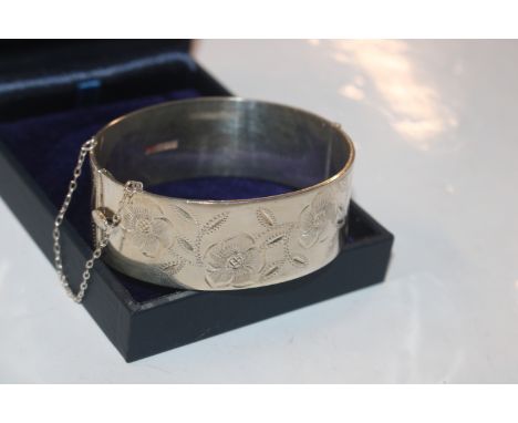 A 1965 Birmingham Sterling silver bangle, approx. 52gms 