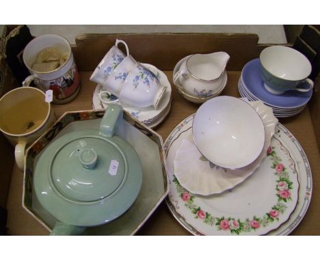 A mixed collection of ceramic items to include: RoyaL Albert Forget me not trios, Wood ware teapot, fruit bowl etc (1 tray) 