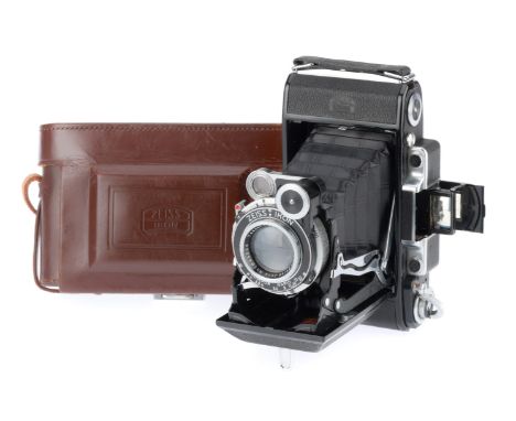 A Zeiss Ikon Super Ikonta C, model 531/2, black, body G, serial number 4100181, rangefinder patch moves, shutter works, with 