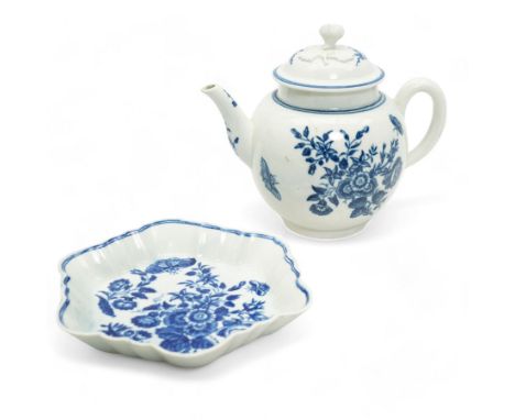 First Period Worcester porcelain teapot decorated in the Three Flowers pattern, with flower knop handle, H15cm and Worcester 