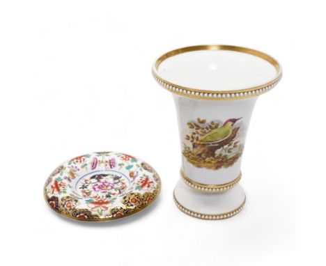 Early 19th century Spode spill vase, of cylindrical form with flared rim, hand painted with a Green Woodpecker perched on a b