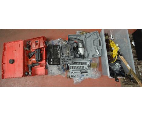 POLICE > Good mixed lot of tools [VAT ON HAMMER PRICE] [NO RESERVE] 