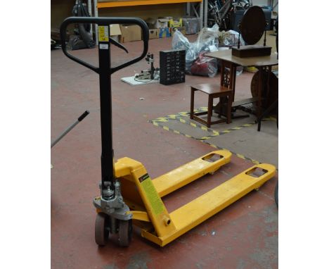 2500Kg manual pallet truck.